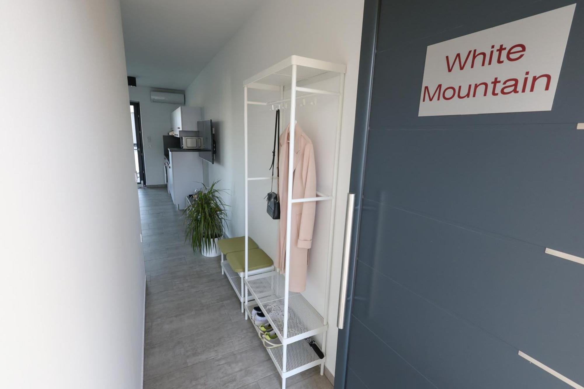 White Mountain Apartment Banovci Eksteriør bilde